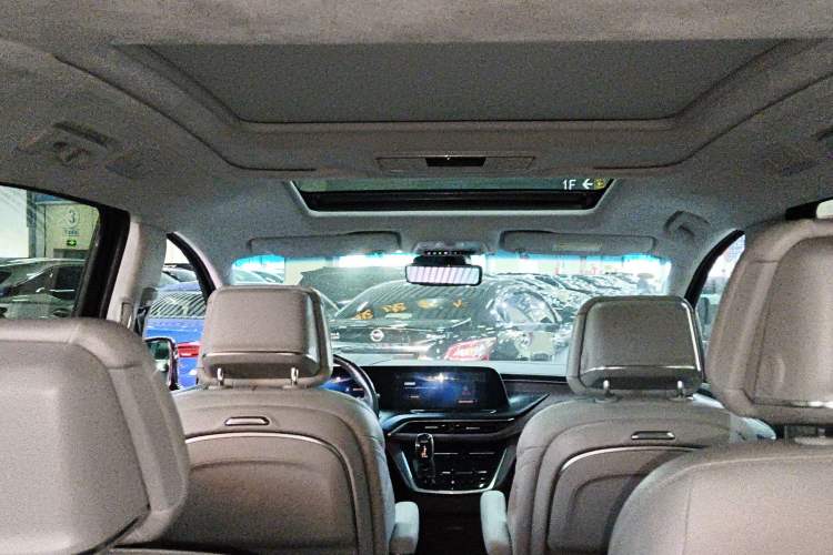 Used Buick GL8 2023 Avenir Aivia Six-Seat Deluxe Edition
