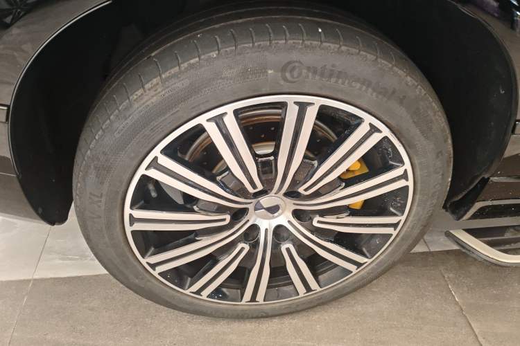 Used Denza N9 2025 Flagship Model Right Rear Wheel Hub