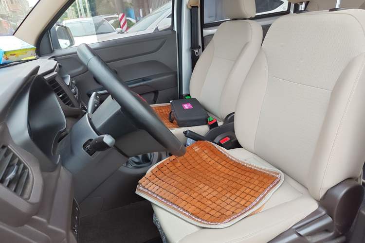 Used Wuling Hongguang V 2022 1.5L Jingqu Edition Electric-Assist LAR Left Front Seat