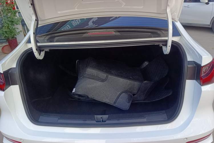 Used Roewe i5 2023 1.5L Manual Comfort Edition Trunk