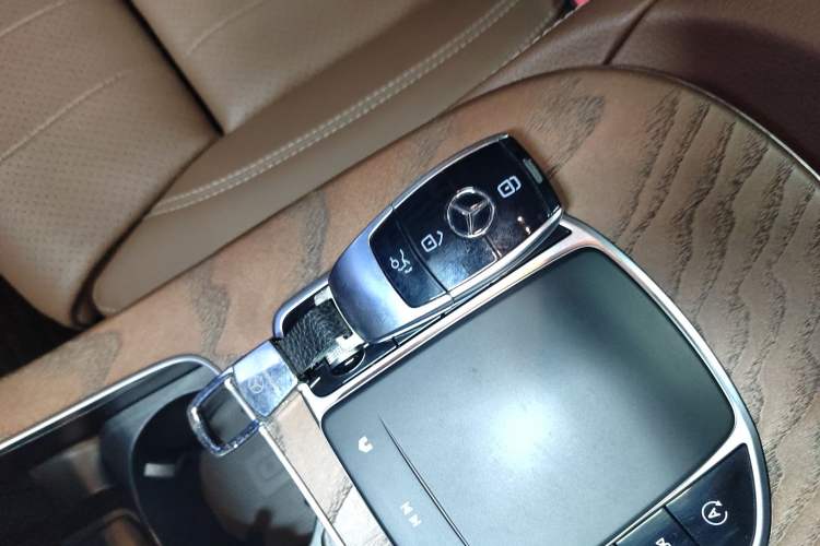 Used Mercedes-Benz E-Class 2022 Second Facelift E 260 L