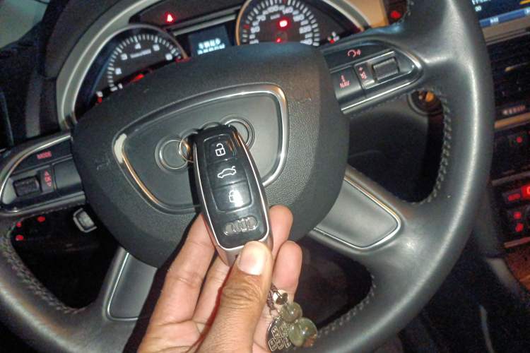 Used Audi Q7 2014 35 TFSI Sport Edition Vehicle Key