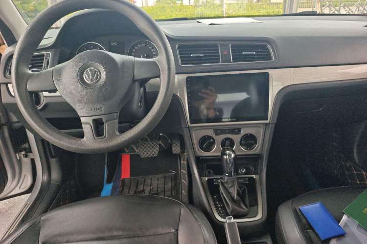 Used Volkswagen Lavida 2013 Revised Version 1.4 TSI DSG Comfort Edition Center Console