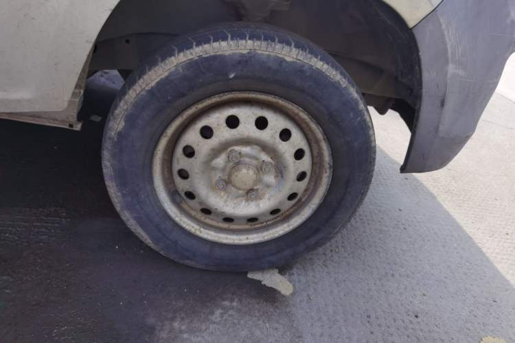 Used Wuling Zhiguang 2013 1.0L Practical Version Right Front Wheel Hub