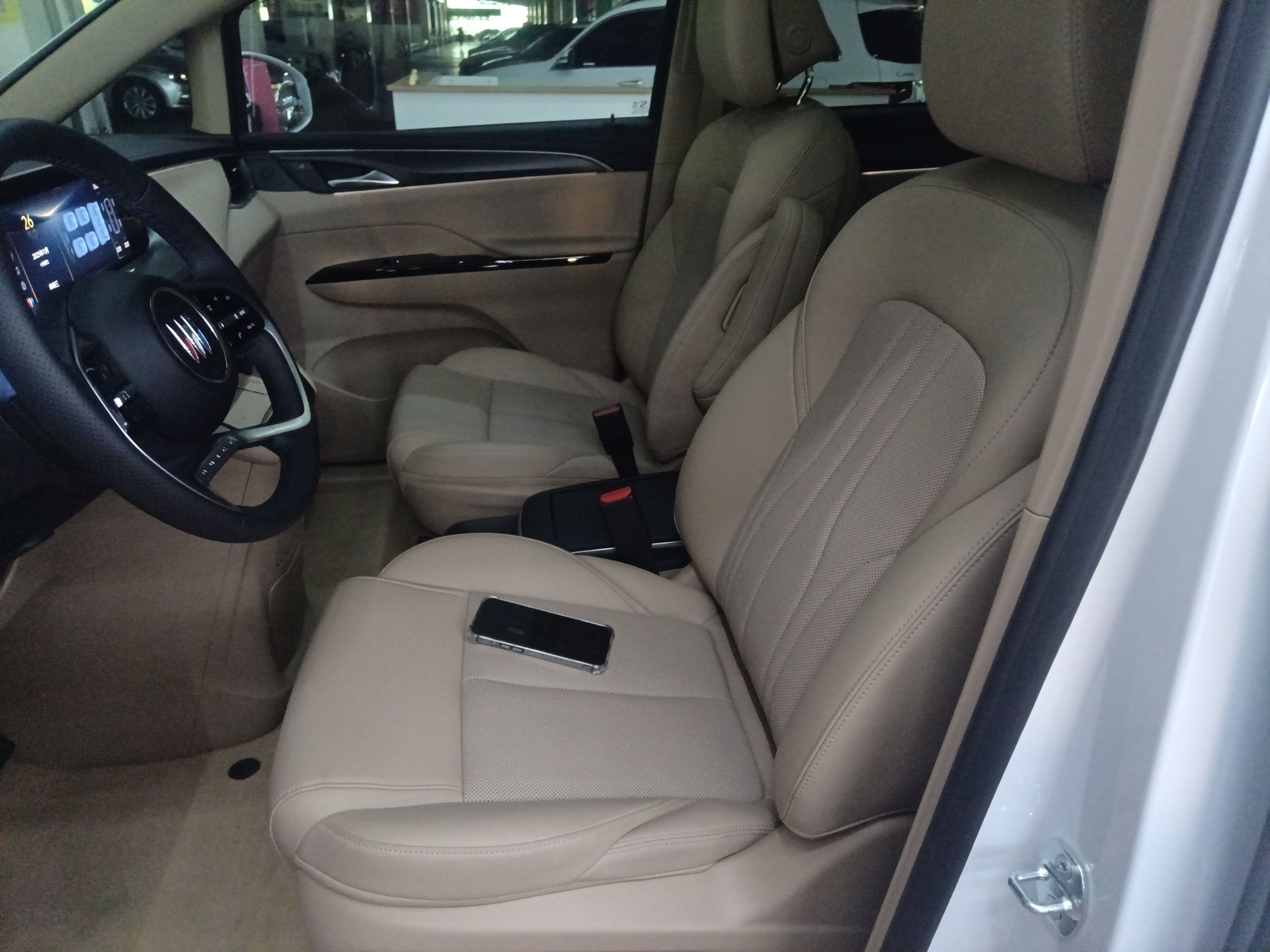 Переднее сиденье в автомобиле