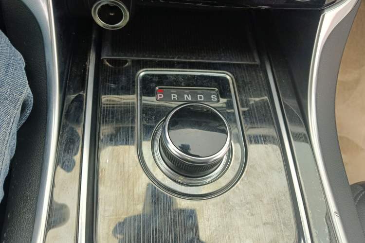 Used Jaguar XFL 2018 XFL 2.0T 200PS Luxury Edition Gear Lever