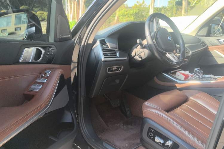 Used BMW X7 2021 xDrive40i Luxury Package with Leading Features