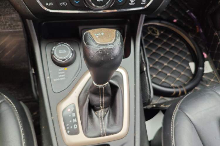 Used Jeep Cherokee 2014 2.4L Luxury Edition
