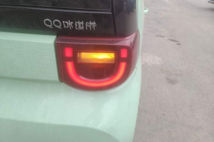 Used Chery QQ Ice Cream 2022 170km Sundae Phosphate Lithium-Ion