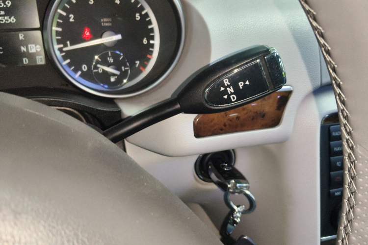 Used Mercedes-Benz R-Class 2010 R 350 L 4MATIC Gear Lever