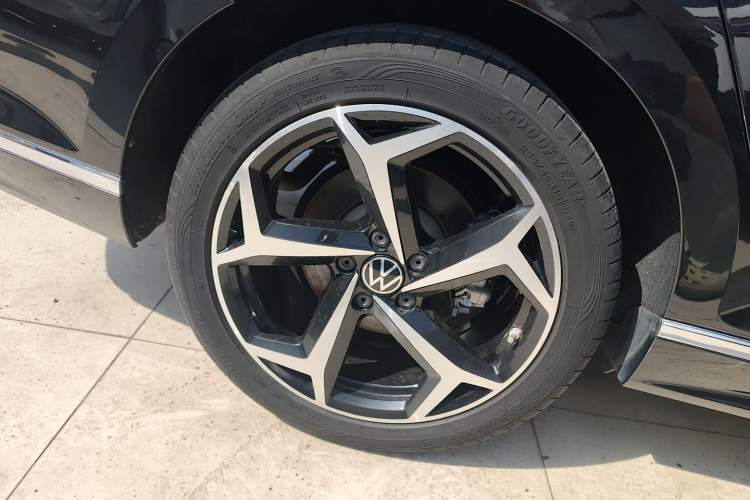 Used Volkswagen Magotan 2023 2 Million Units Commemorative Edition 330TSI DSG Luxury Version Exterior 5