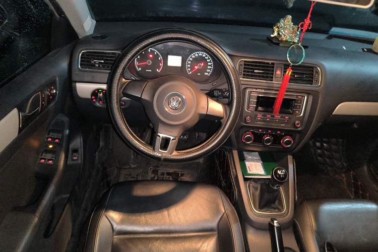 Used Volkswagen Sagitar 2014 1.6L Manual Comfort Model Steering Wheel