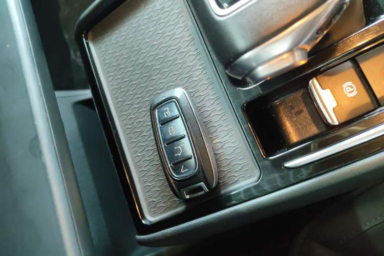 Used Hongqi E-QM5 2021 Online Booking Charging T3 Edition 4 Seats