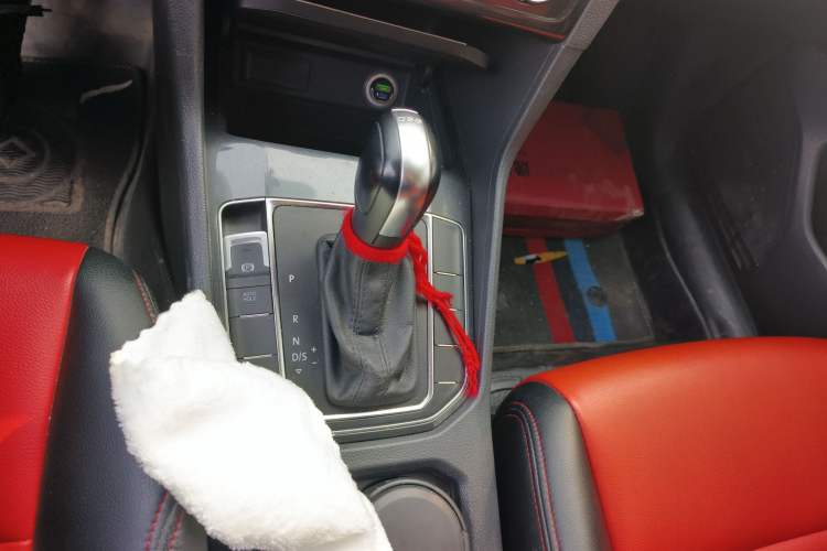 Used Volkswagen Golf Sportsvan 2019 200TSI Automatic C-HR Pure Version China VI Standard Gear Lever