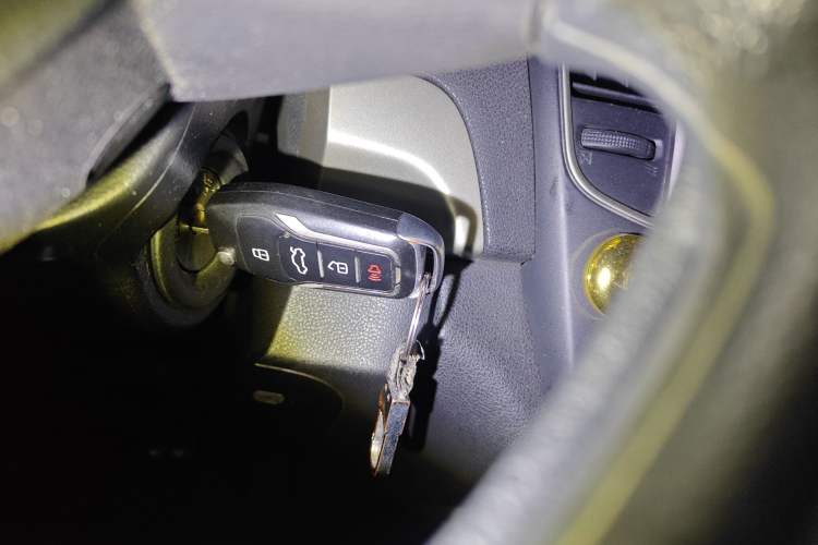 Used Nissan Sylphy 2012 Classic 1.6XE Manual Comfort Edition Vehicle Key