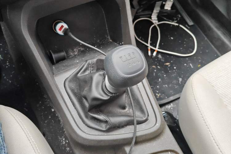 Used Wuling Hongguang V 2022 1.5L Jingqu Edition Electric-Assist LAR Gear Lever