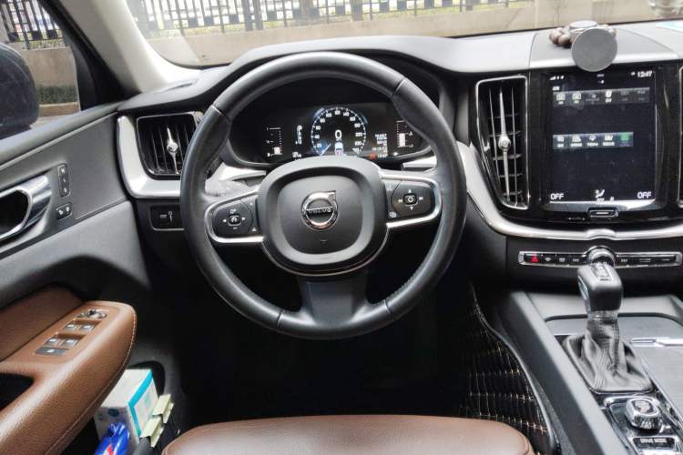 Used Volvo XC60 2019 T5 4x4 Smart Edition China VI Standard