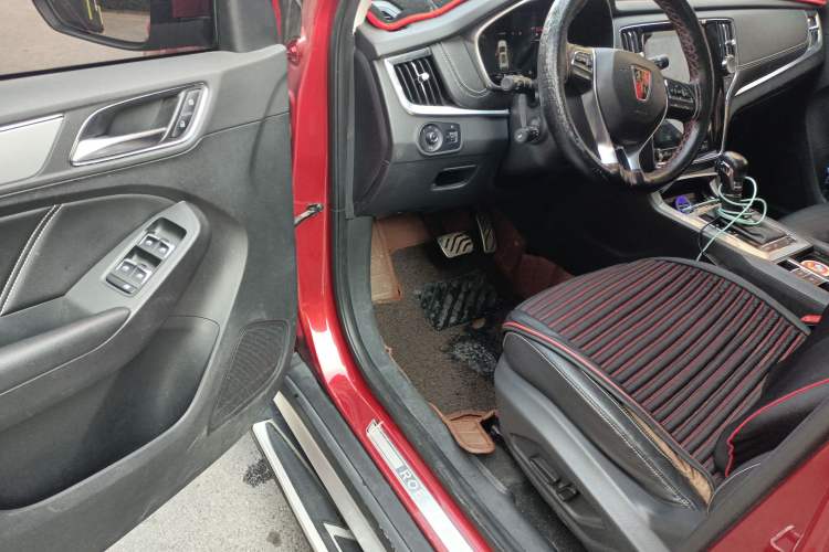 Used Roewe RX5 2016 30T Two-Wheel Drive Automatic Internet Smart Edition
