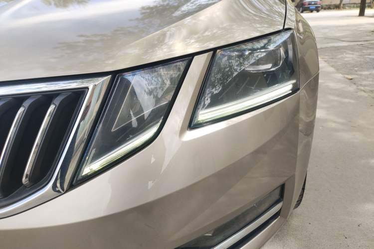 Used Skoda Octavia 2018 TSI280 DSG Flagship Edition Left Front Headlight