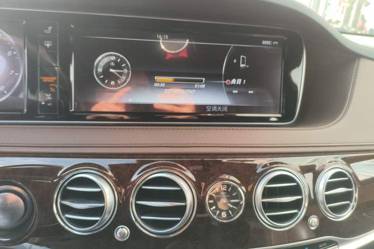 Used Mercedes-Benz Maybach S-Class 2017 S 400 4MATIC Audio And AC Panel