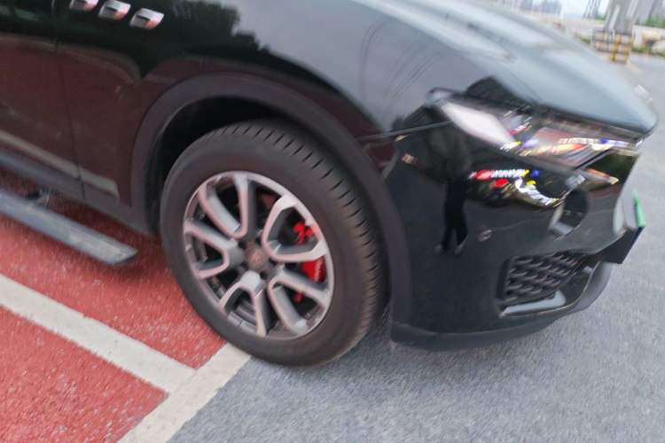 Used Maserati Levante 2018 3.0T Standard Edition Right Front Wheel Hub