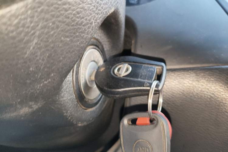 Used Nissan Navara 2017 2.5L Automatic 2WD Luxury Edition QR25
