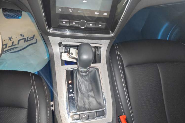 Used Roewe RX5 2020 20T Automatic 4G Connected Million Edition
