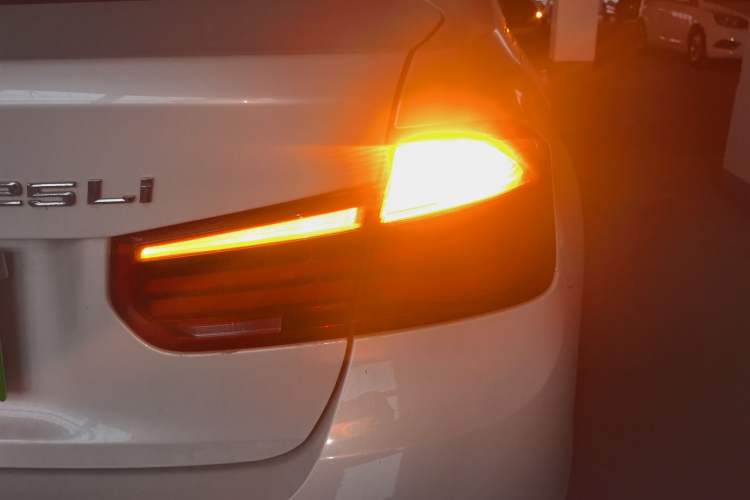 Used BMW 3 Series 2017 320Li Fashion Model Right Rear Taillight