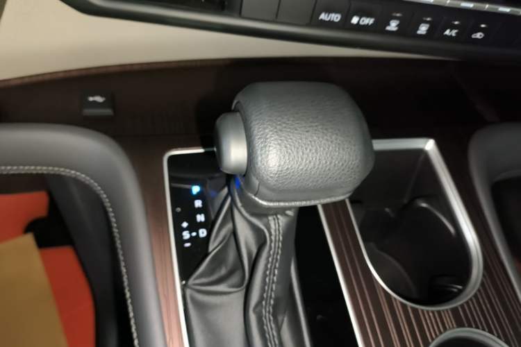 Used Toyota Granvia 2024 2.5L Hybrid Comfort Edition