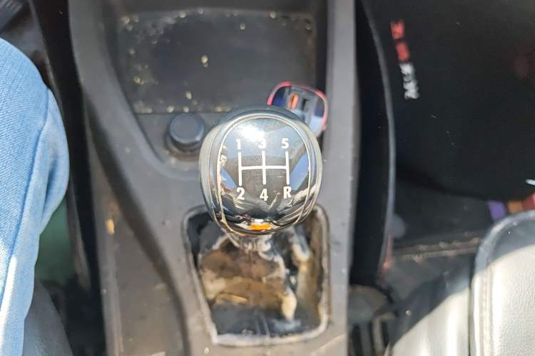 Used Wuling Hongguang 2013 1.5L Base Version Gear Lever