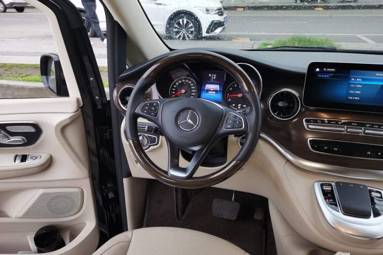 Used Mercedes-Benz V-Class 2021 V 260 Avantgarde Edition