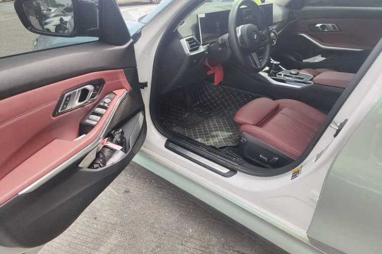 Used BMW i3 2024 eDrive 35 L
