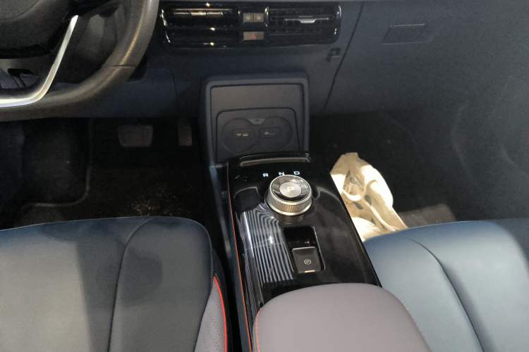 Used Geometry E Firefly 2022 401 km Linglong Tiger 4 Seats Gear Lever