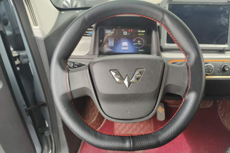Used Wuling Hongguang MINIEV 2021 Macaron Fashion Model Lithium Iron Phosphate Steering Wheel