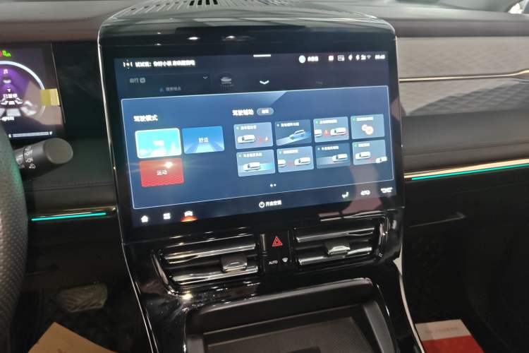 Used GAC Trumpchi M8 2024 Master Series 400T Ultimate Edition Audio And AC Panel