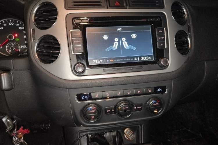 Used Volkswagen Tiguan 2013 1.8TSI Automatic Two-Wheel Drive Luxury Model Audio And AC Panel