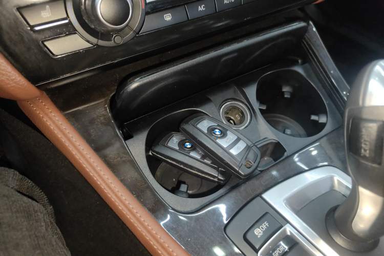 Used BMW 5 Series 2017 525Li Leading Model
