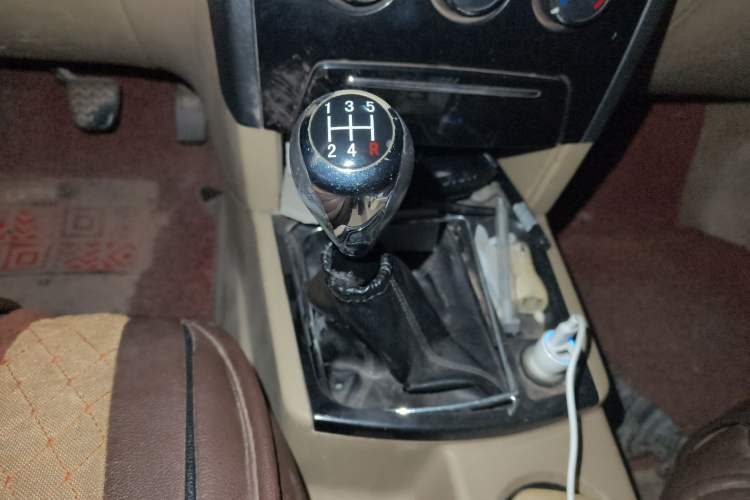 Used JMC Yusheng S350 2011 2.4T Two-Wheel-Drive Luxury 5-Seater
