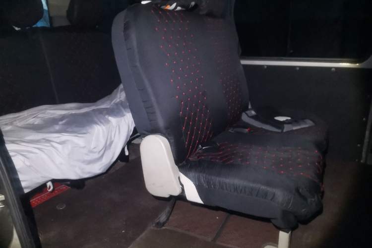 Used FORTHING Lingzhi 2025 M5 1.5T Long Wheelbase Base Model 7-Seater Interior 4