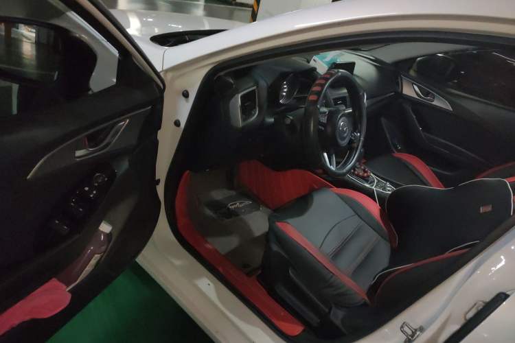 Used Mazda 3 Axela 2017 Sedan 1.5L Automatic Luxury Model Emission Standard China V Driver Seat