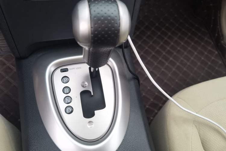 Used Nissan Qashqai 2015 2.0 XL Coolfire CVT 2WD Gear Lever