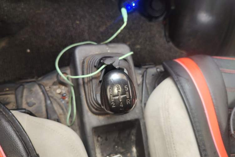 Used Dongfeng Xiaokang V29 2012 1.2L Standard Version Gear Lever
