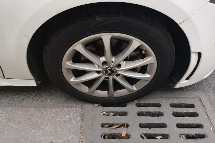 Used Mercedes-Benz A-Class 2019 A 200 L Sport Sedan Right Front Wheel Hub