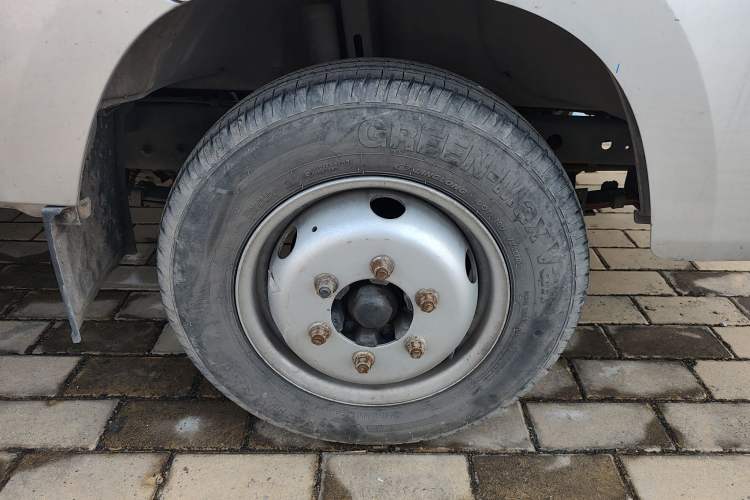 Used Foton Xiangling M 2018 1.5L Non-Load-Bearing Double-Cab with Dual Rear Tires (Cargo Version) DAM15L