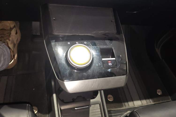 Used MG 4 EV 2022 425 km Luxury Edition Gear Lever