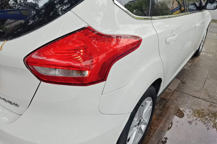 Used Ford Focus 2018 Hatchback Classic 1.6L Automatic Trendy SmartDrive Edition
