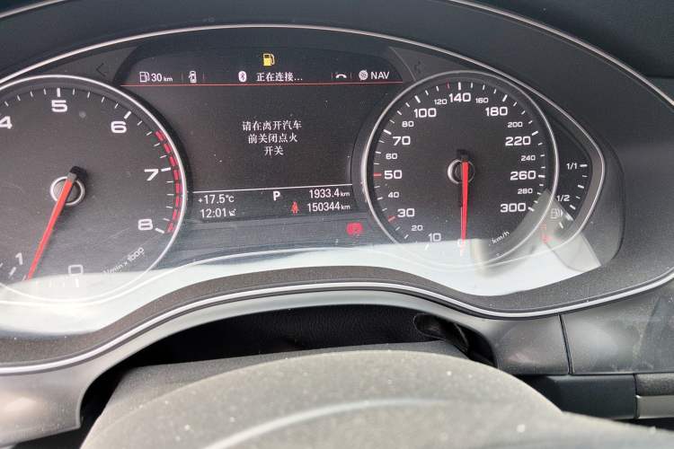 Used Audi A7 2013 30 FSI Standard Edition Odometer Close Up