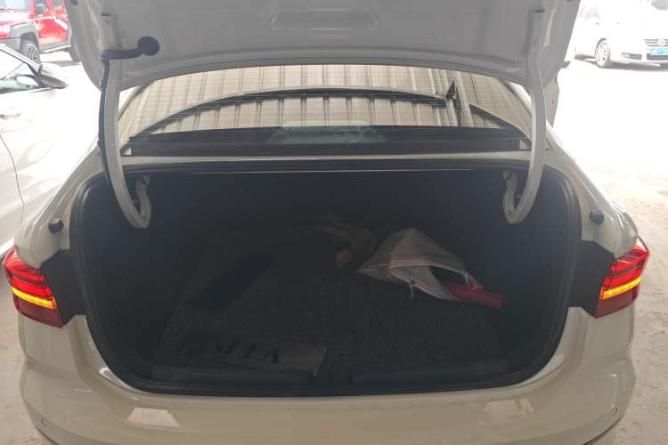 Used Volkswagen Lavida 2019 1.5L Manual Comfort Edition China VI Standard Trunk