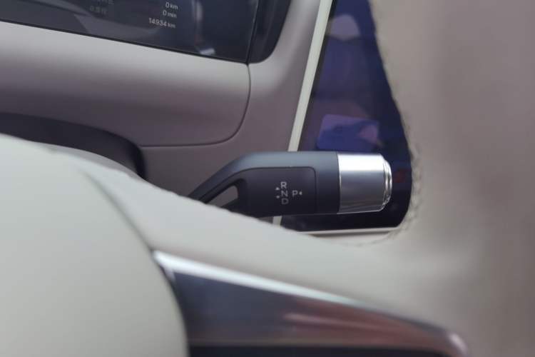 Used Geely Galaxy M9 2025 Model 230km Two-Wheel-Drive Exploration Edition Gear Lever