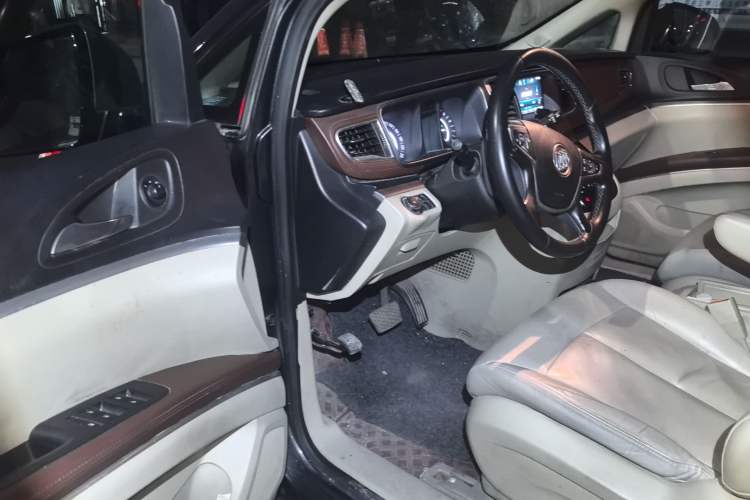 Used Buick GL8 2018 28T Luxury Model China VI Standard

